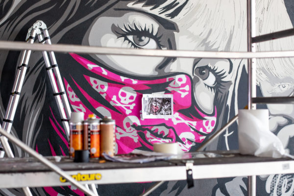 peinture street art rnst pour offside gallery au stade de Lyon